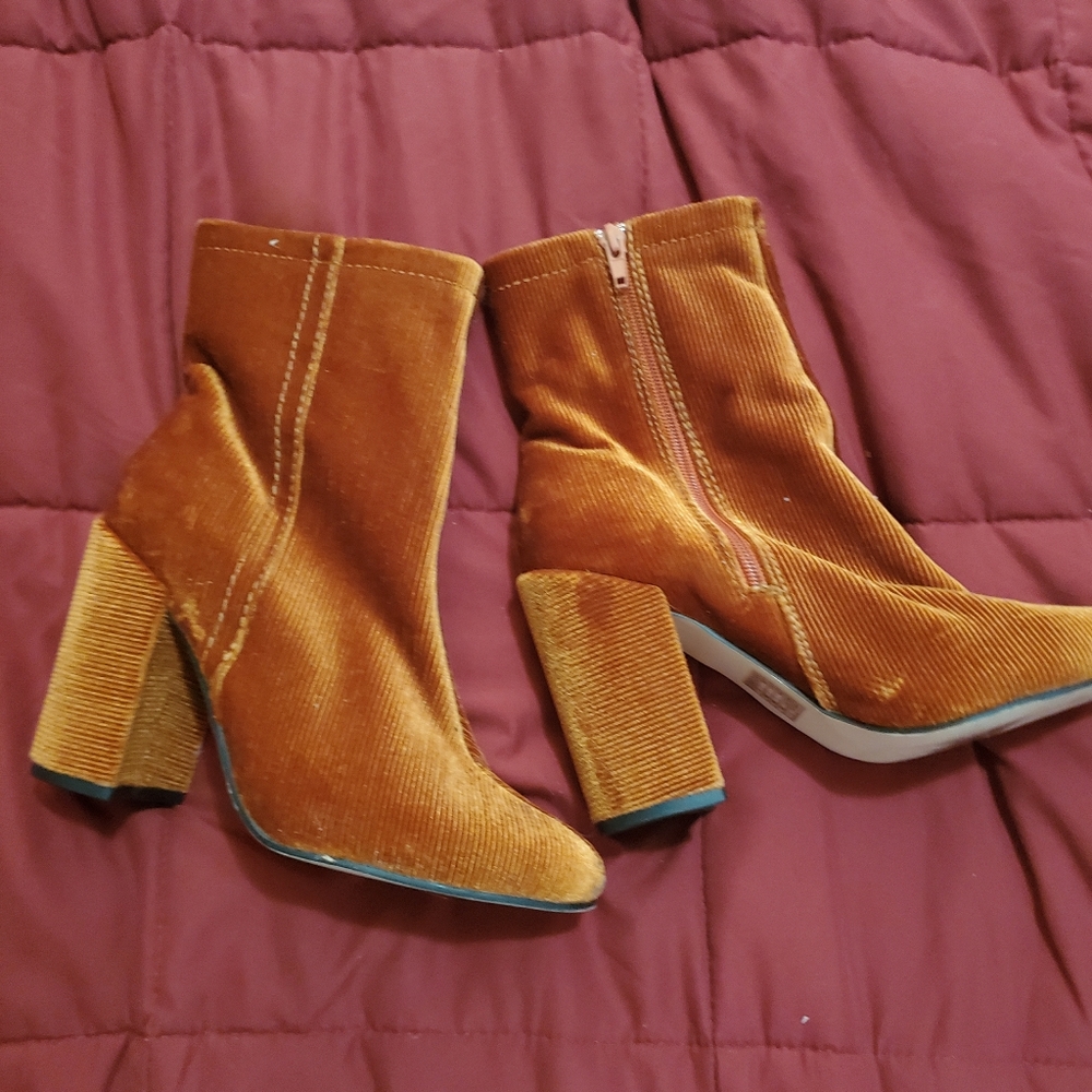 Ankle boots